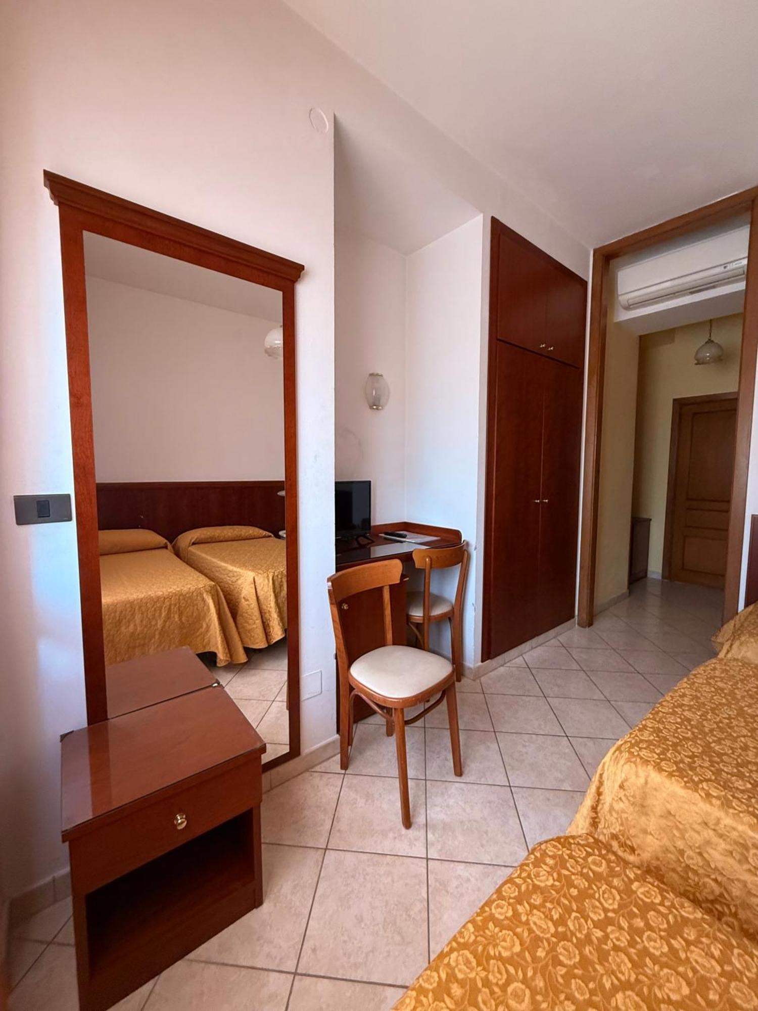 Grifone Hotel Перуджа Экстерьер фото