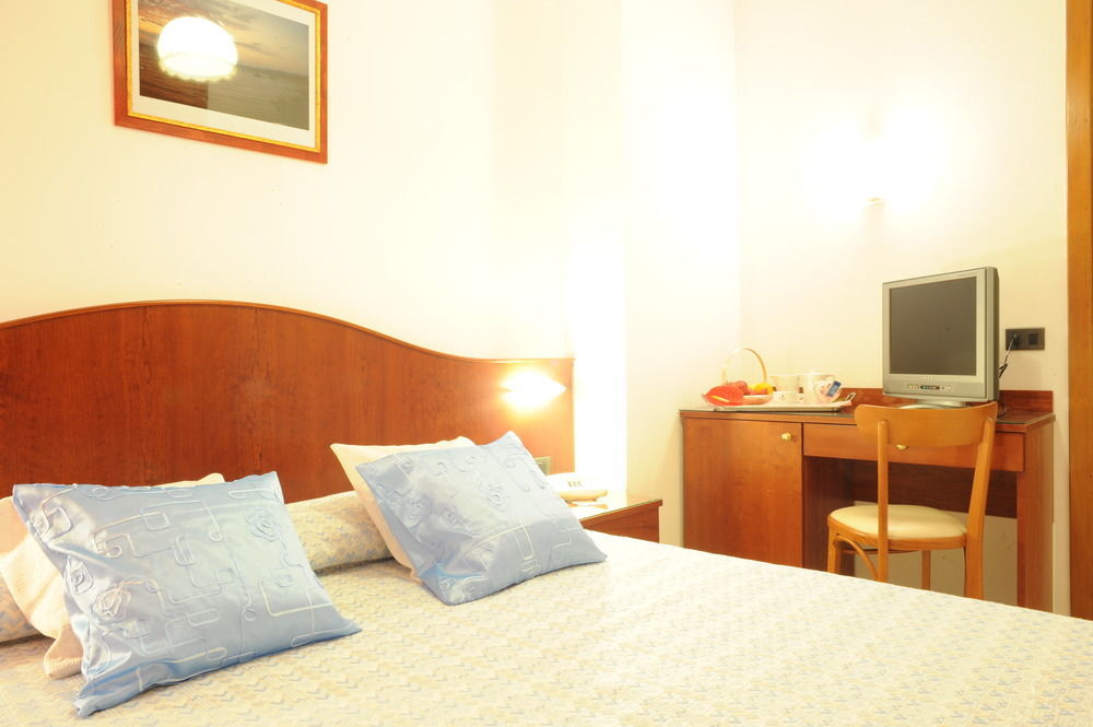 Grifone Hotel Перуджа Экстерьер фото