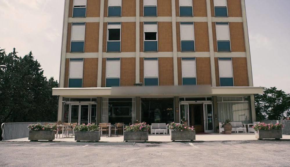 Grifone Hotel Перуджа Экстерьер фото